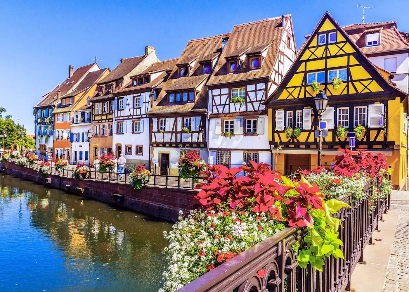 15998404-the-halftimbered-houses-of-colmar